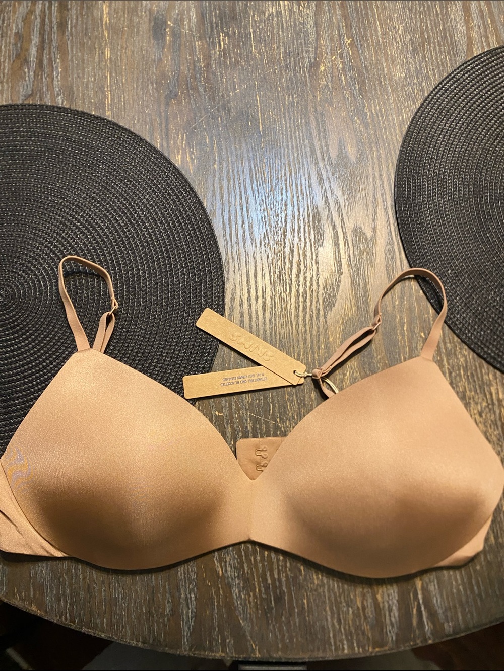 SKIMS wireless form push up plunge bra sienna 34C NWT creases in pad